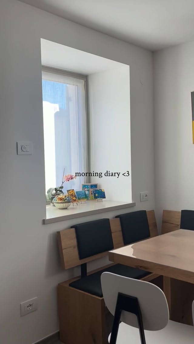 Good morning from Val di Cembra <3•••Avete trovato l’intruso?🥹🥰🐈#interiordesign #valdicembra #arredamentointerni #madeinitaly #trentino